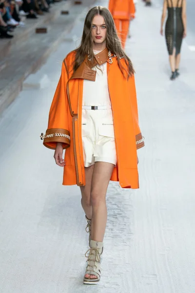 Look 25